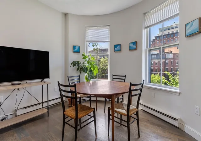 4th image of 142 Chandler St, Boston, MA 02116