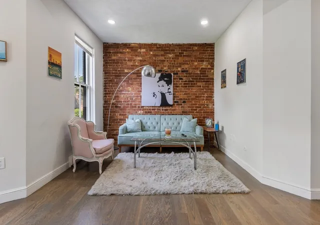 5th image of 142 Chandler St, Boston, MA 02116