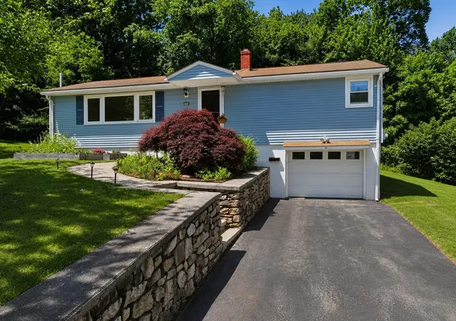 Homes for sale in Holden, MA | 46 Pinecroft Ave, Holden, MA 01520 | MLS# 73533962