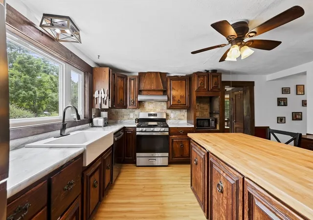 Photo 3 of Single family home for sale at 401 N Washington St, Belchertown, MA 01007 | MLS# 73549728 | Listing updated on 2026-09-12