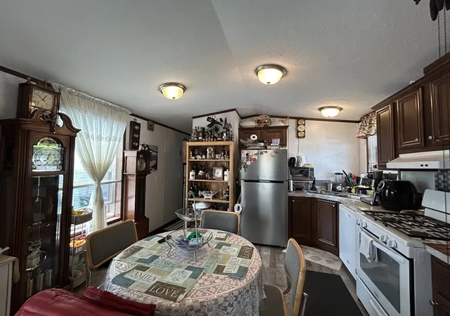 3rd image of 96 Newbury #9B, Danvers, MA 01960 | MLS# 73531852