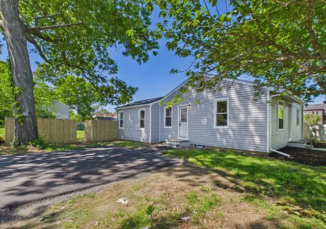 4th image of 44 Wing Rd, Acushnet, MA 02743 | MLS# 73527277