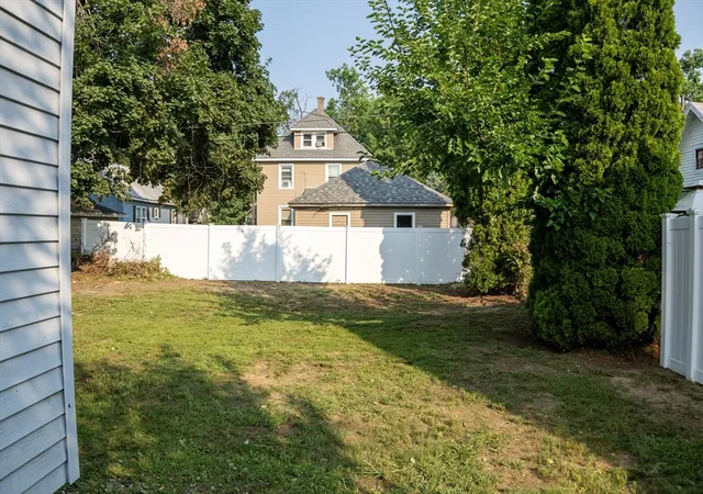 33rd image of 130 Littleton St, Springfield, MA 01104 | MLS# 73564644