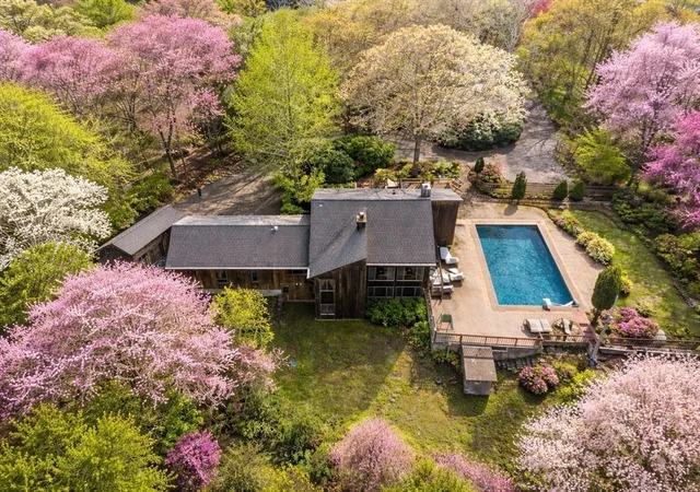 1st image of 16 Wadsworth Ln, South Dartmouth, MA 02748 | MLS# 73563401