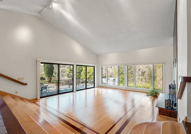 2nd image of 16 Wadsworth Ln, South Dartmouth, MA 02748 | MLS# 73563401
