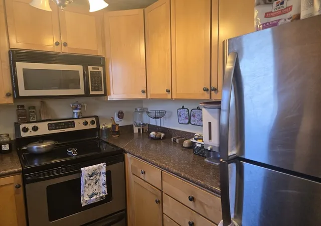Listing Photo 4 - Condo for sale in building located at 40 Saint Kolbe Dr, Holyoke, MA 01040 - Unit #C