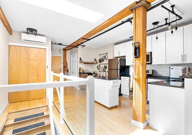 4th image of 240 Jackson St, Lowell, MA 01852
