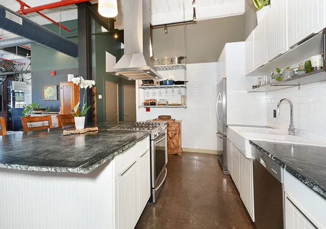 Listing Photo 4 - Condo for sale in building located at 406 Lincoln St, Marlborough, MA 01752 - Unit #306