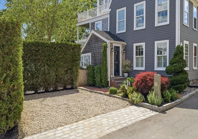 Homes for sale in Marblehead, MA | 33 Franklin St, Marblehead, MA 01945 | MLS# 73540148
