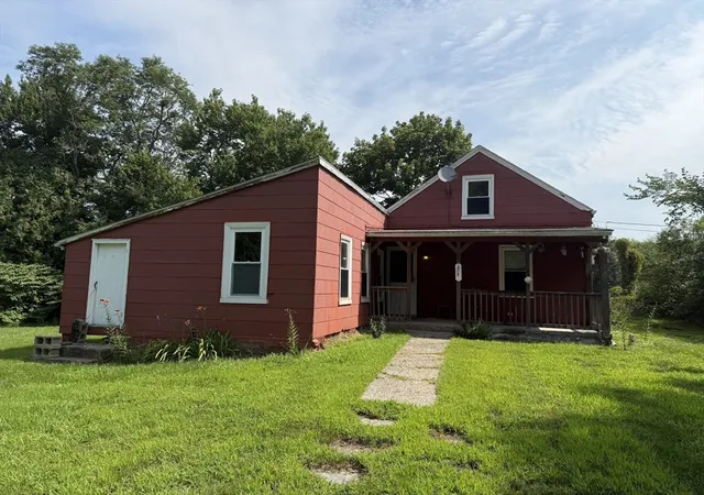 Photo 3 of Single family home for sale at 340 Woodland Ave, Seekonk, MA 02771 | MLS# 73562508 | Listing updated on 2026-08-16