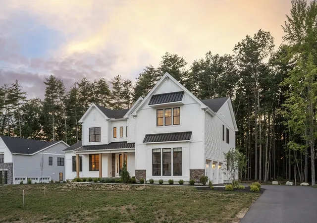2nd image of 8 Wendell Pl, Westford, MA 01886 | MLS# 73562671