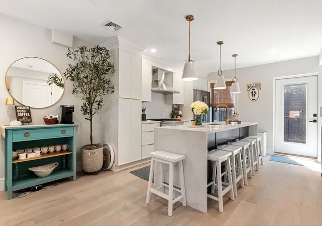 3rd image of 82 Endicott St, Boston, MA 02113