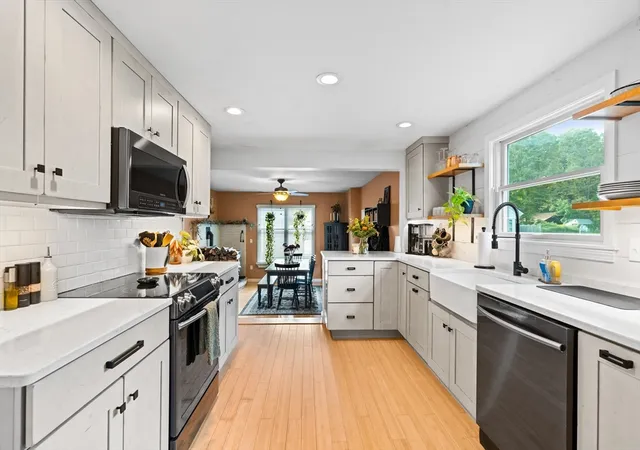 Homes for sale in Greenfield, MA | 250 Plain Rd, Greenfield, MA 01301 | MLS# 73426897