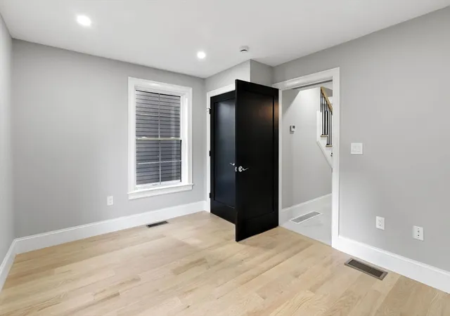 2nd image of 11 Washington St, Ipswich, MA 01938