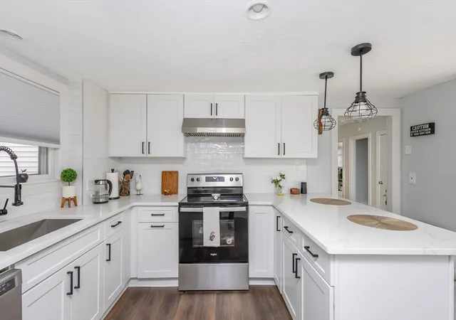 Listing Photo 4 - Condo for sale in building located at 9 Lawrence St, Woburn, MA 01801 - Unit #1