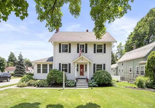1st image of 667 Salem St, Lynnfield, MA 01940 | MLS# 73558463
