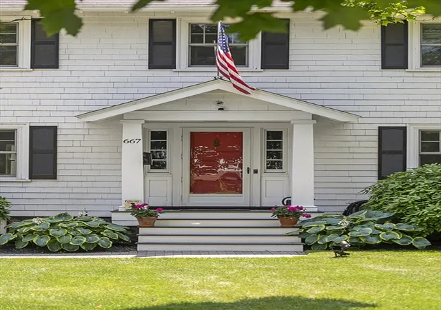 2nd image of 667 Salem St, Lynnfield, MA 01940 | MLS# 73558463