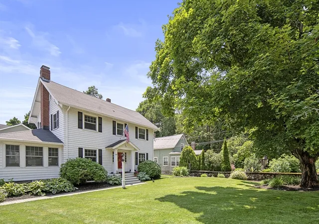3rd image of 667 Salem St, Lynnfield, MA 01940 | MLS# 73558463