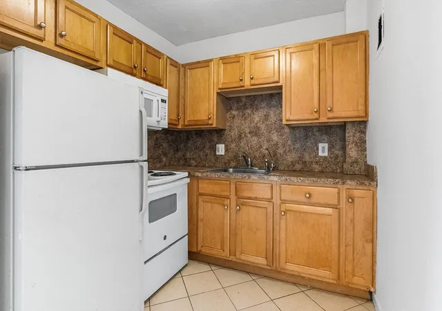 Listing Photo 4 - Condo for sale in Heritage Hill Condominiums located at 46 Adams St, Boston, MA 02122 - Unit #D6