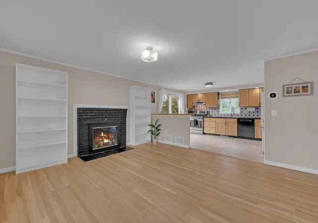 5th image of 28 Yale Dr, Milford, MA 01757 | MLS# 73551251