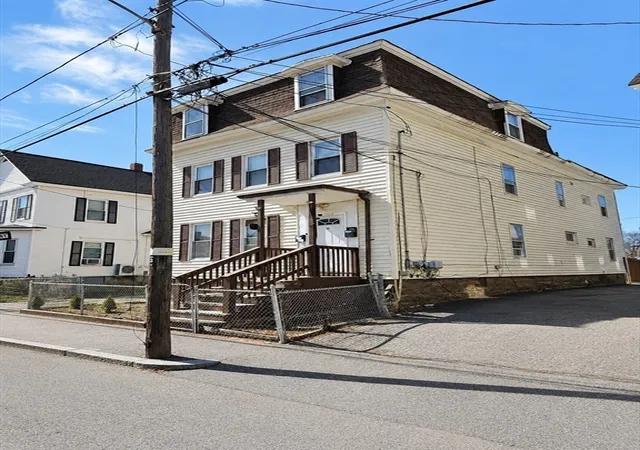 14th image of 33 S Whipple St, Lowell, MA 01852 | MLS# 73548937