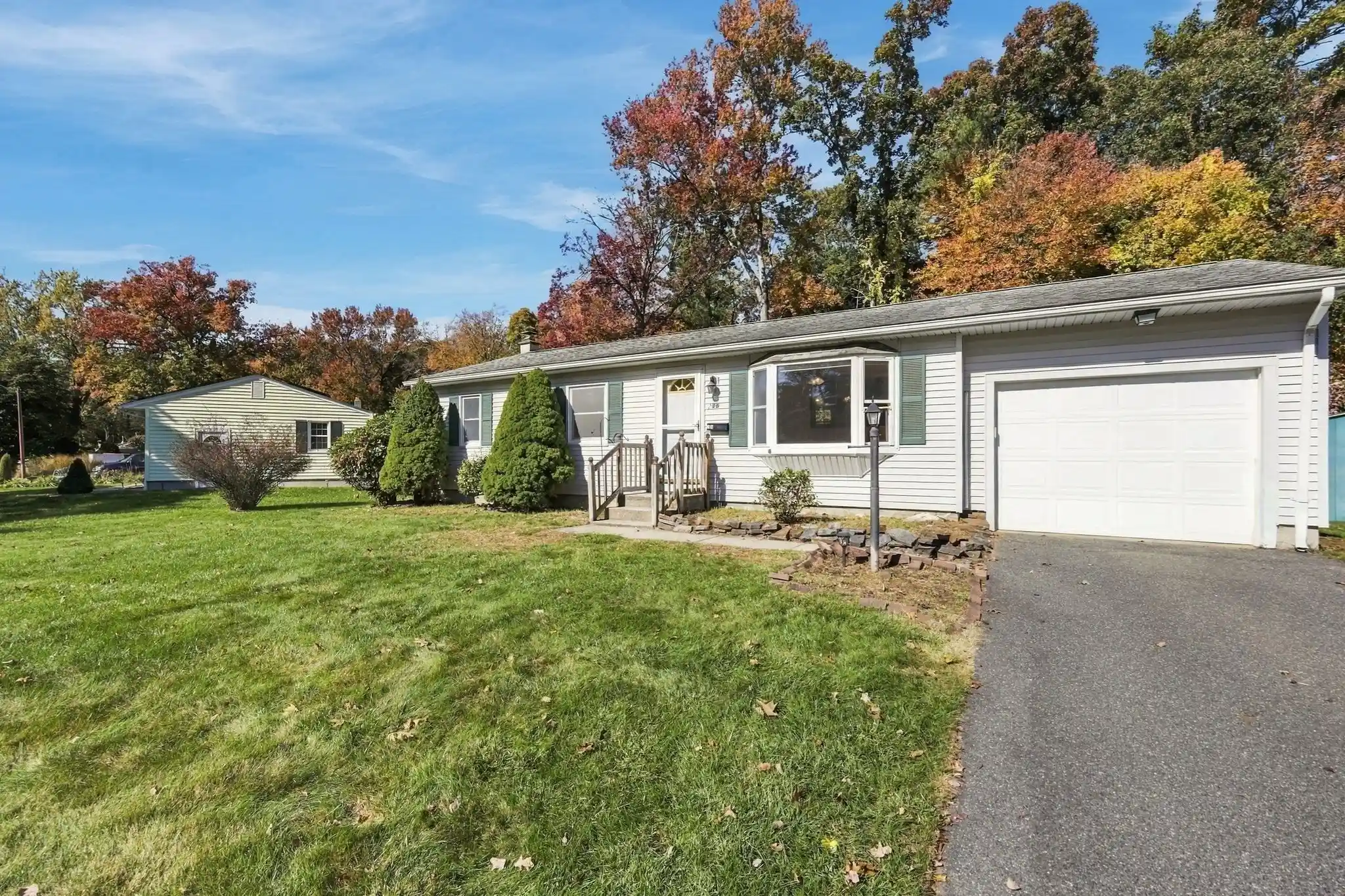 Photo 1 of Single family home for sale at 286 Peekskill Ave, Springfield, MA 01129 | MLS# 73593889 | Listing updated on 2026-10-23