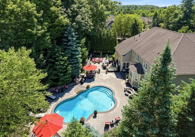 3rd image of 4 Shipley Ct, Middleton, MA 01949 | MLS# 73537542