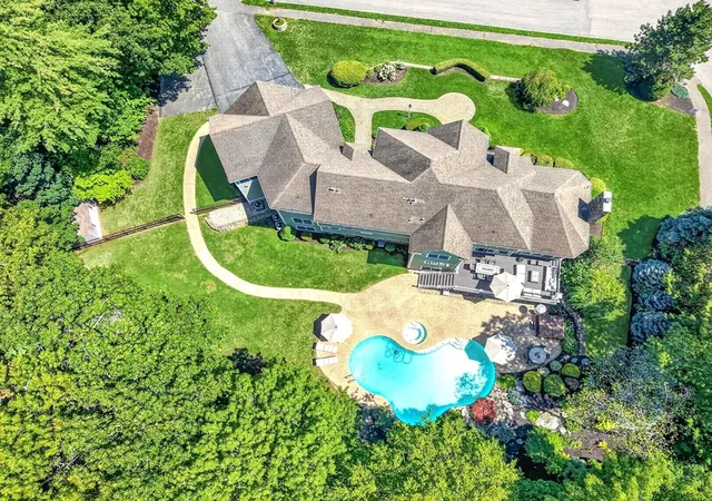 2nd image of 2 Goldman Cir, Bedford, MA 01730 | MLS# 73556531