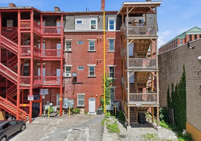 3rd image of 80 Pleasant St, Worcester, MA 01609 | MLS# 73566978