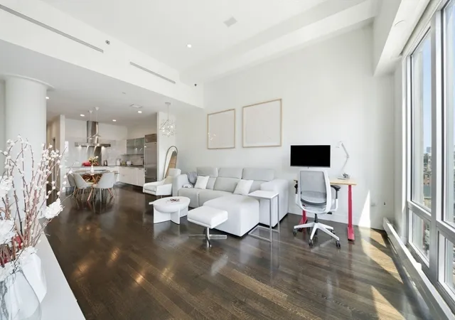 4th image of 360 Newbury Street, Boston, MA 02115