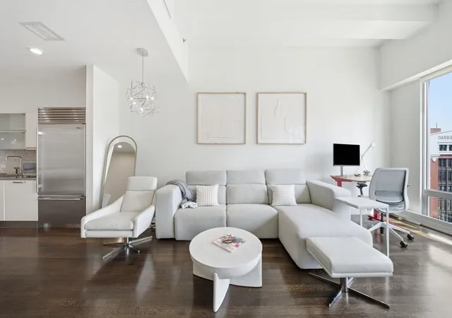 5th image of 360 Newbury Street, Boston, MA 02115