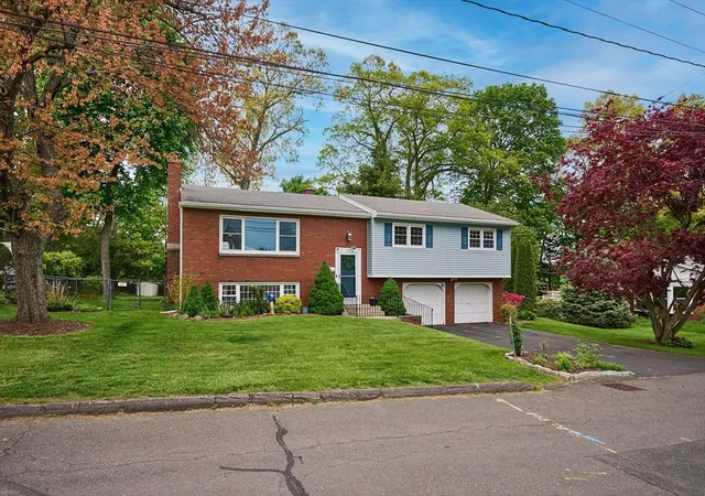 1st image of 27 Mount Tom Ave, Holyoke, MA 01040 | MLS# 73517235
