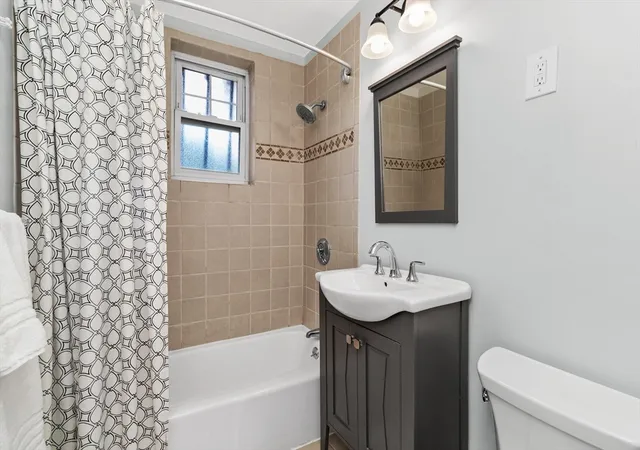 2nd image of 5 Walden St, Cambridge, MA 02140