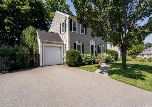 2nd image of 32 Grosvenor Rd, Waltham, MA 02453 | MLS# 73550732