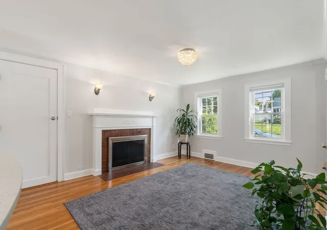 4th image of 32 Grosvenor Rd, Waltham, MA 02453 | MLS# 73550732