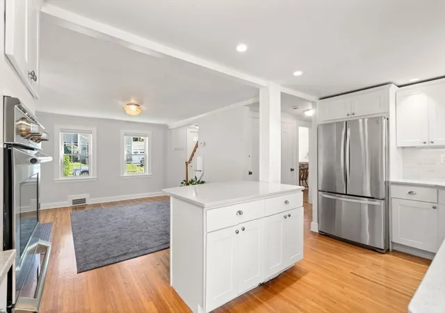 5th image of 32 Grosvenor Rd, Waltham, MA 02453 | MLS# 73550732