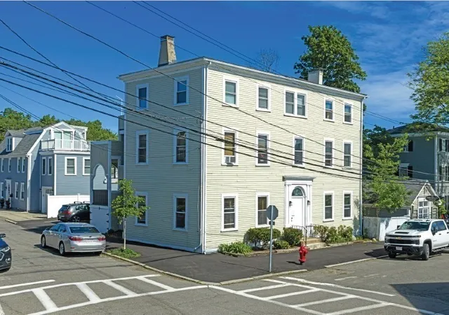 3rd image of 36 Market St, Newburyport, MA 01950 | MLS# 73536750