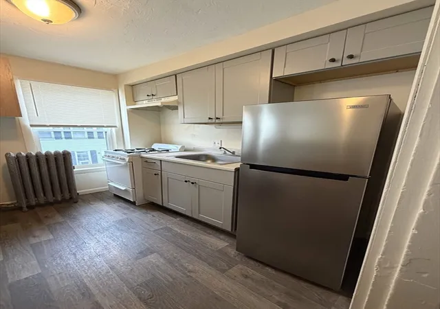 4th image of 8-12 Exchange Ct, Waltham, MA 02451 | MLS# 73567818