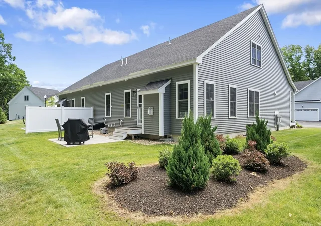 3rd image of 18 Chartwell, Worcester, MA 01609