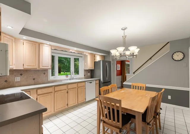 5th image of 1 Dawes Rd, Lexington, MA 02421 | MLS# 73547207
