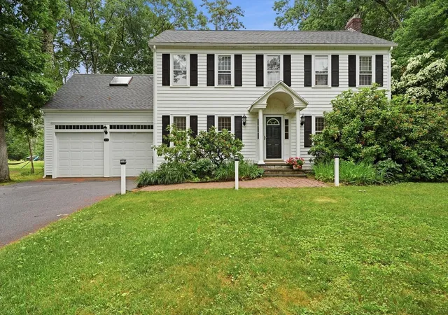 2nd image of 44 Old Meeting House Ln, Norwell, MA 02061 | MLS# 73542051