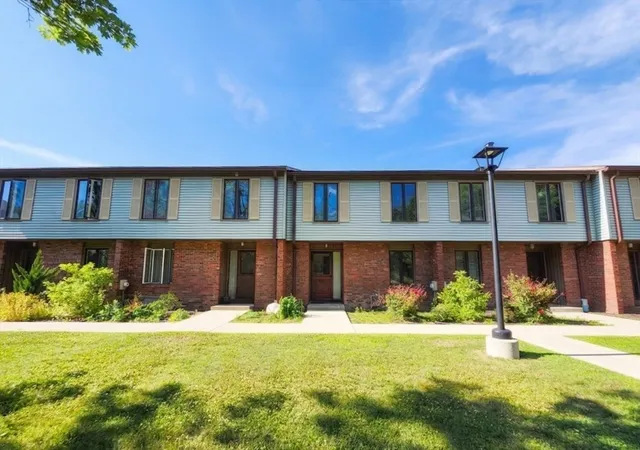 Homes for sale in Amherst, MA | 10 Winston Ct #10, Amherst, MA 01002 | MLS# 73542983