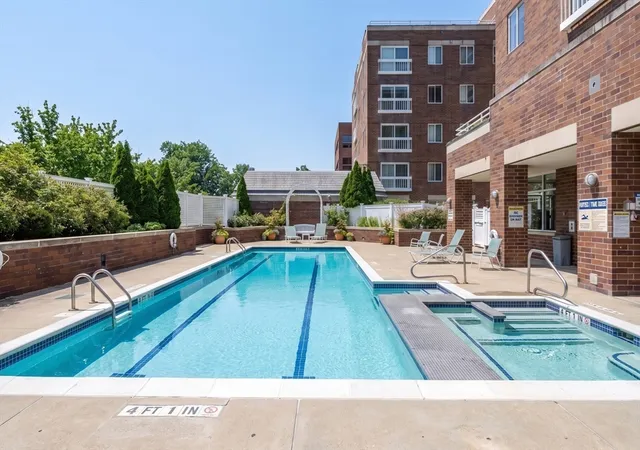 2nd image of 950 Massachusetts Ave, Cambridge, MA 02139
