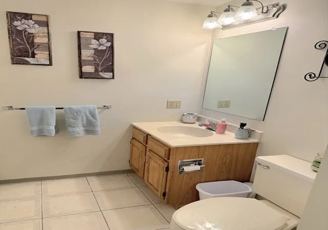 2nd image of 401 Ridgefield Cir, Clinton, MA 01510