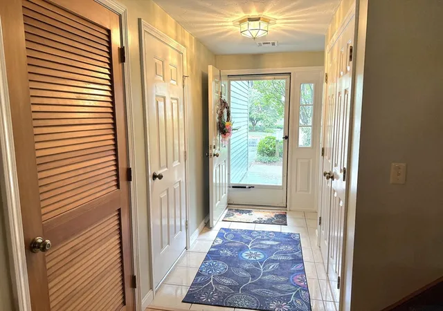 3rd image of 401 Ridgefield Cir, Clinton, MA 01510