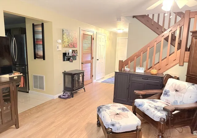 4th image of 401 Ridgefield Cir, Clinton, MA 01510