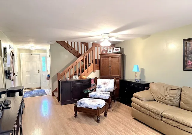 5th image of 401 Ridgefield Cir, Clinton, MA 01510