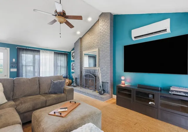 5th image of 55 New Caster Dr, Lowell, MA 01854 | MLS# 73559433