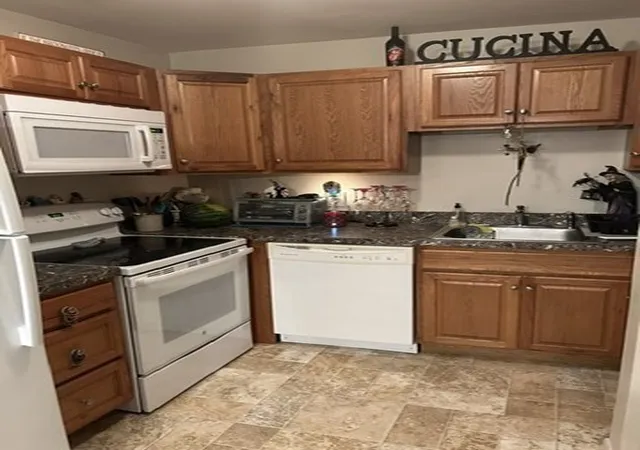 Homes for sale in Oxford, MA | 3 Thayer Pond Dr #17, Oxford, MA 01537 | MLS# 73528796