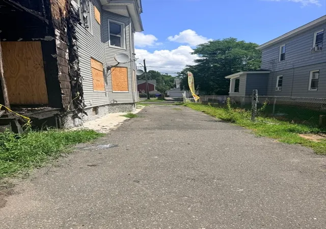 11th image of 30 32 Ruskin St, Springfield, MA 01108 | MLS# 73564876